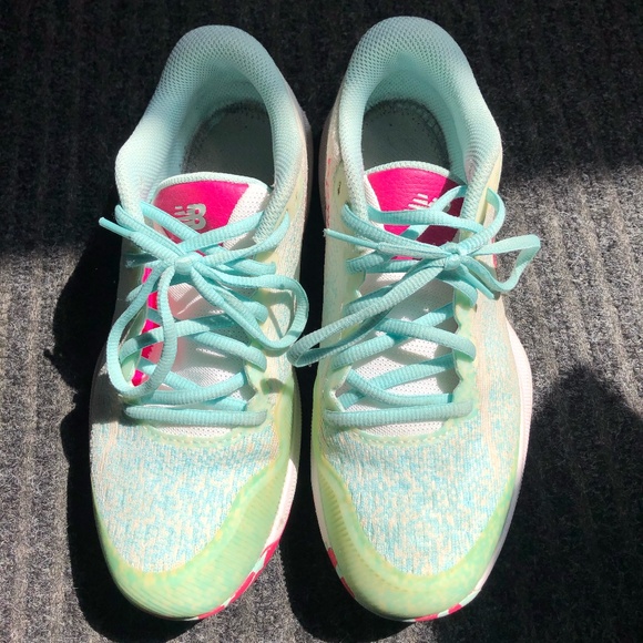 New Balance Running Shoes Size 8 - Picture 2 of 3